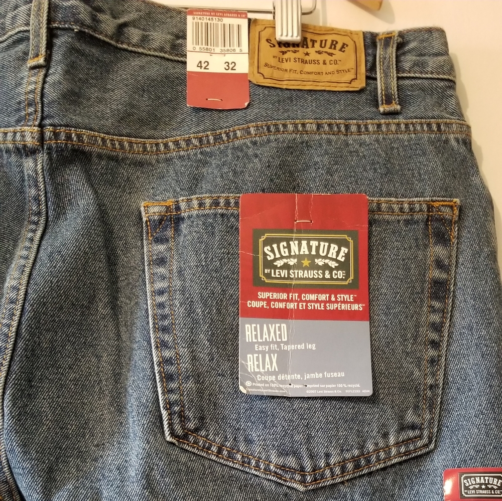 LEVI'S SIZE 42 MENS' TROUSERS
